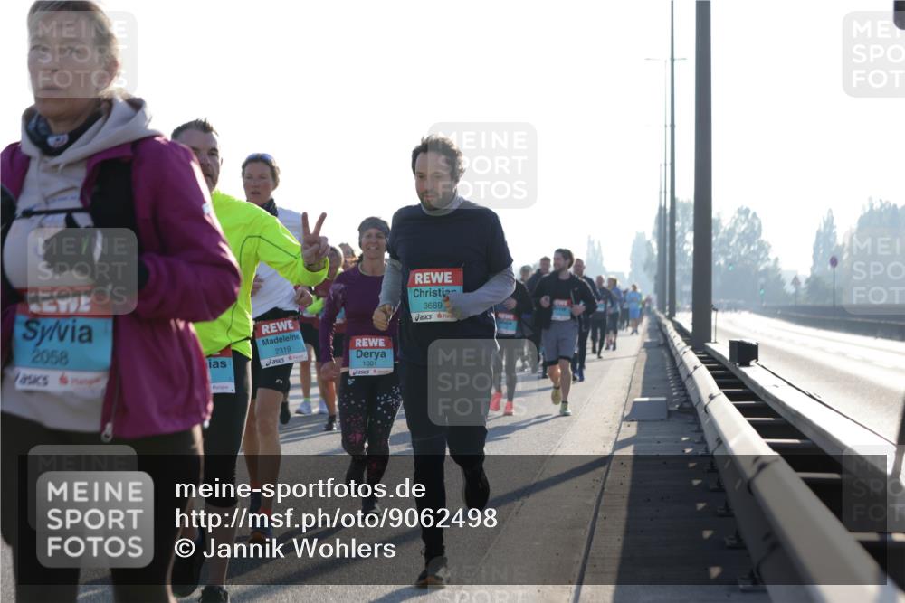 03.10.2025 - Köhlbrandbrückenlauf Jannik Wohlers http://msf.ph/oto/9062498 03.10.2025 09:23:40 Position 3 2058, 2319, 1001, 3669 meine-sportfotos.de