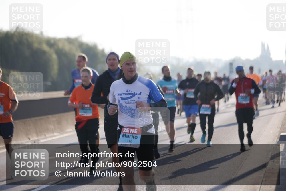 03.10.2025 - Köhlbrandbrückenlauf Jannik Wohlers http://msf.ph/oto/9062504 03.10.2025 09:15:40 Position 3 41, 29, 2012, 2, 1116 meine-sportfotos.de