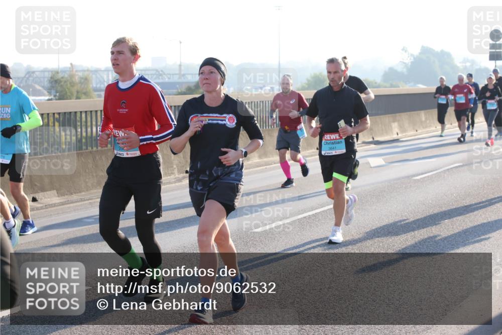 03.10.2025 - Köhlbrandbrückenlauf Lena Gebhardt http://msf.ph/oto/9062532 03.10.2025 09:20:21 Position 1 3641 meine-sportfotos.de
