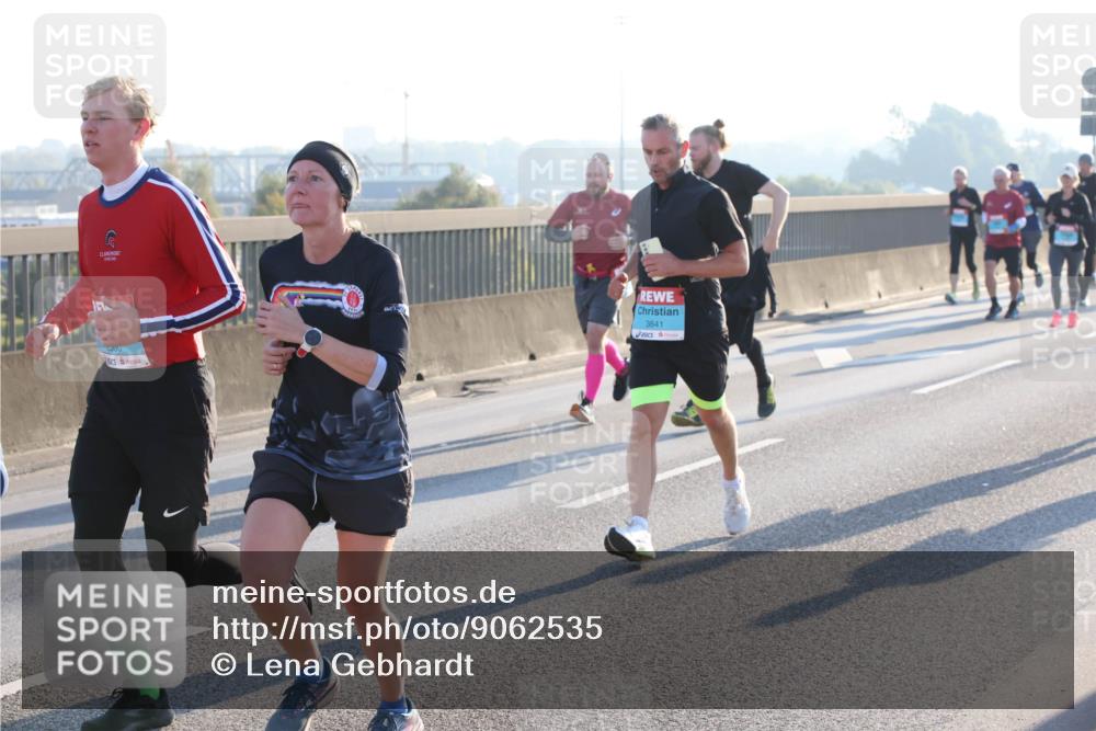 03.10.2025 - Köhlbrandbrückenlauf Lena Gebhardt http://msf.ph/oto/9062535 03.10.2025 09:20:21 Position 1 3641 meine-sportfotos.de