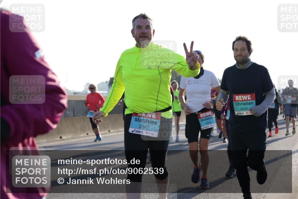 03.10.2025 - Köhlbrandbrückenlauf Jannik Wohlers http://msf.ph/oto/9062539 03.10.2025 09:23:41 Position 3 2362, 2319, 3669 meine-sportfotos.de