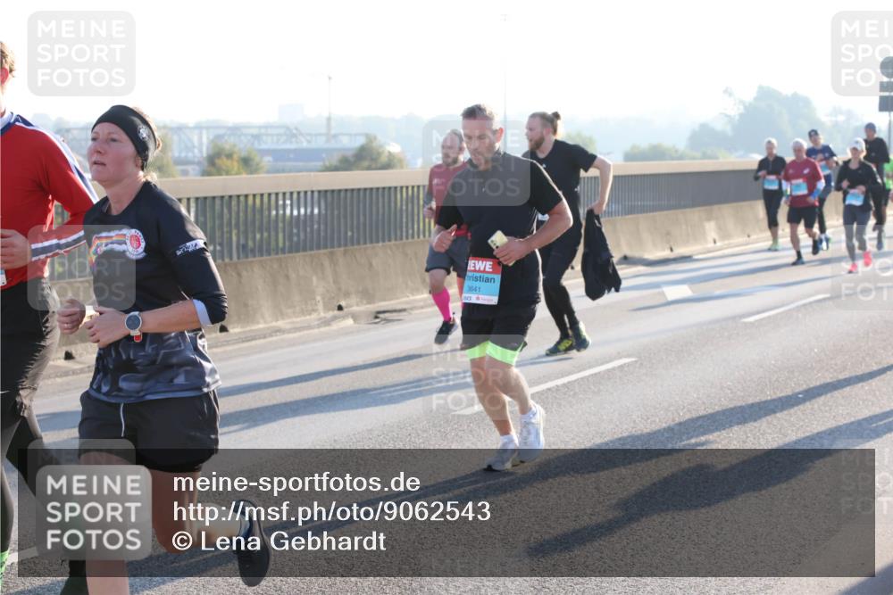 03.10.2025 - Köhlbrandbrückenlauf Lena Gebhardt http://msf.ph/oto/9062543 03.10.2025 09:20:21 Position 1 3641 meine-sportfotos.de