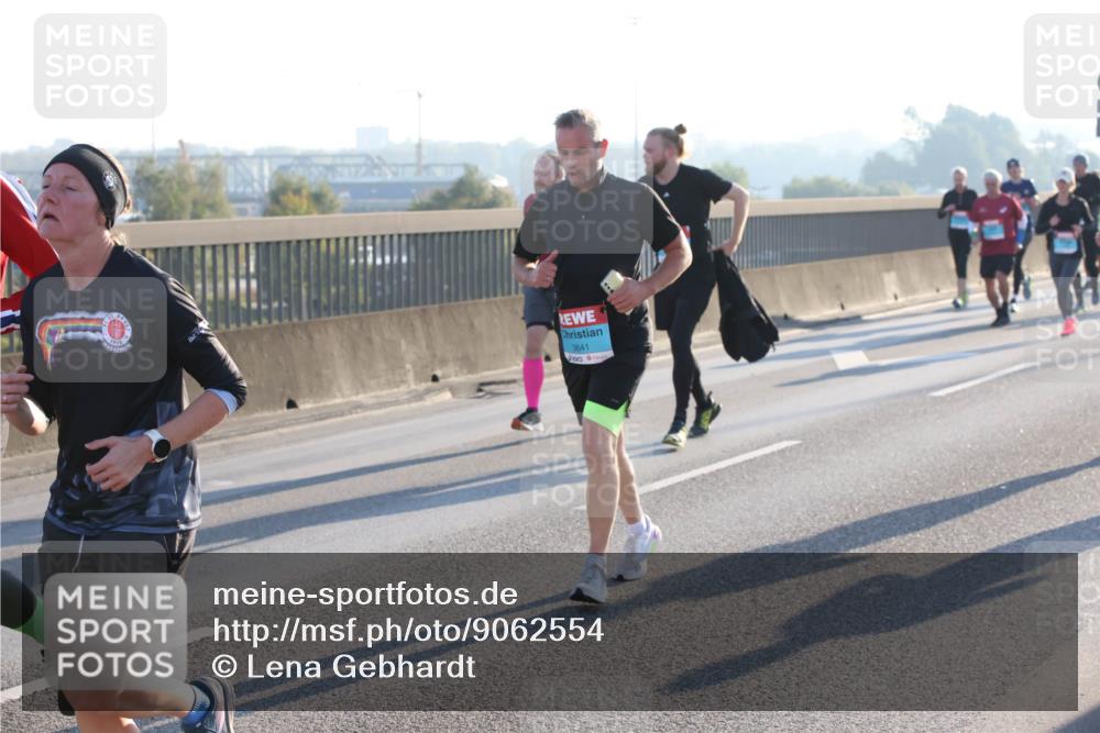 03.10.2025 - Köhlbrandbrückenlauf Lena Gebhardt http://msf.ph/oto/9062554 03.10.2025 09:20:21 Position 1 910, 3641 meine-sportfotos.de