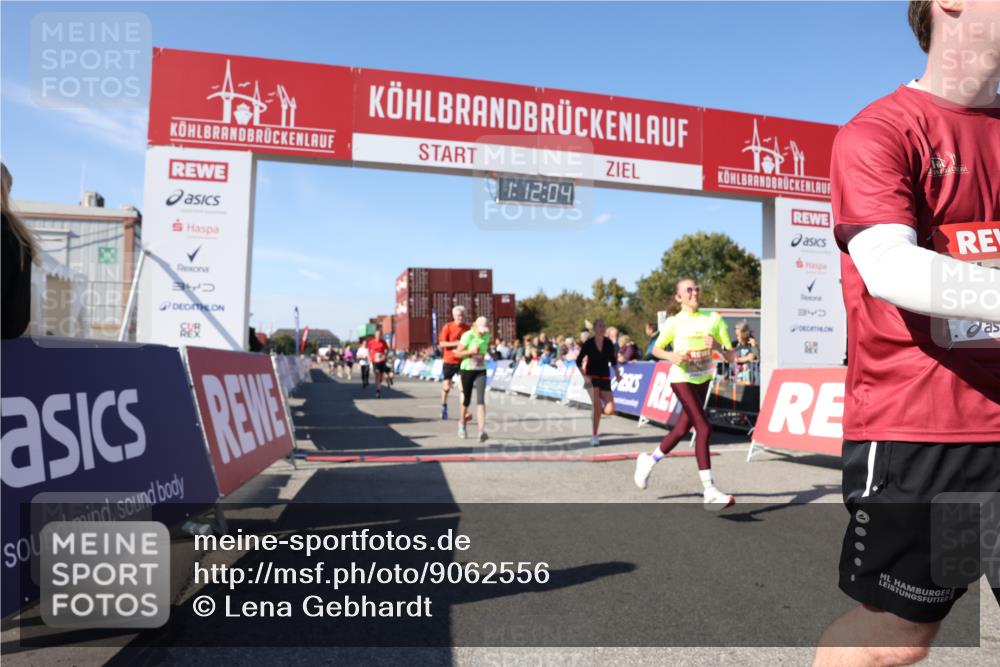 03.10.2025 - Köhlbrandbrückenlauf Lena Gebhardt http://msf.ph/oto/9062556 03.10.2025 13:12:05 Ziel 4100, 4101, 4176, 4305, 4468, 4474, 5856, 5910, 5911, 5927, 6121, 6184, 6763, 6796 meine-sportfotos.de