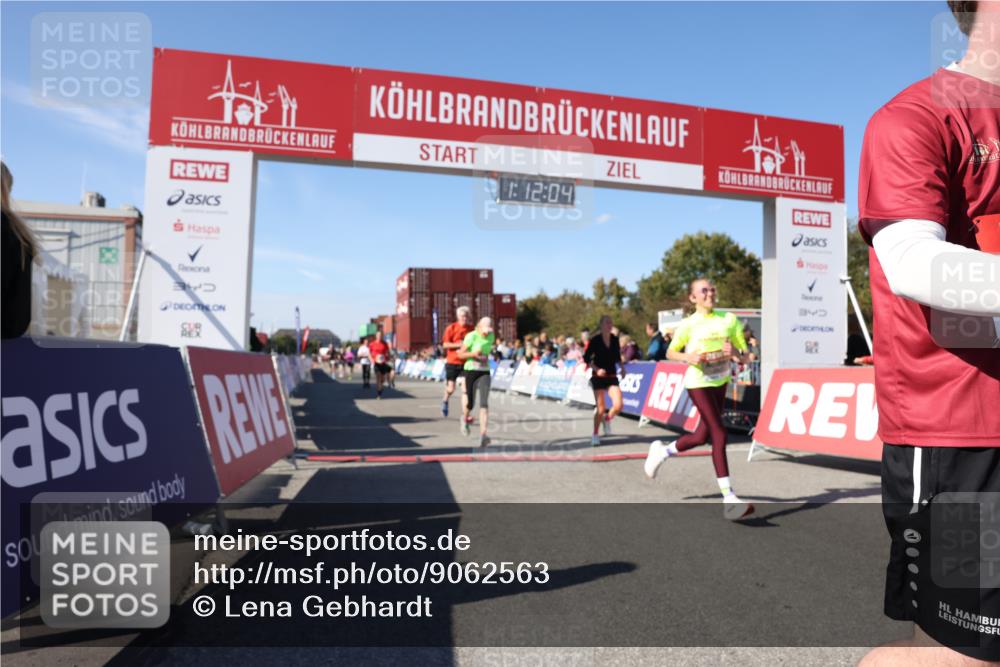 03.10.2025 - Köhlbrandbrückenlauf Lena Gebhardt http://msf.ph/oto/9062563 03.10.2025 13:12:05 Ziel 4100, 4101, 4176, 4305, 4468, 4474, 5856, 5910, 5911, 5927, 6121, 6184, 6763, 6796 meine-sportfotos.de