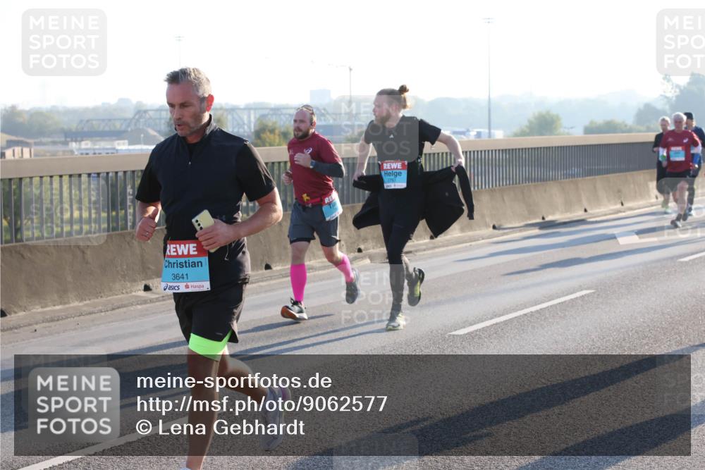 03.10.2025 - Köhlbrandbrückenlauf Lena Gebhardt http://msf.ph/oto/9062577 03.10.2025 09:20:22 Position 1 3641, 2793 meine-sportfotos.de
