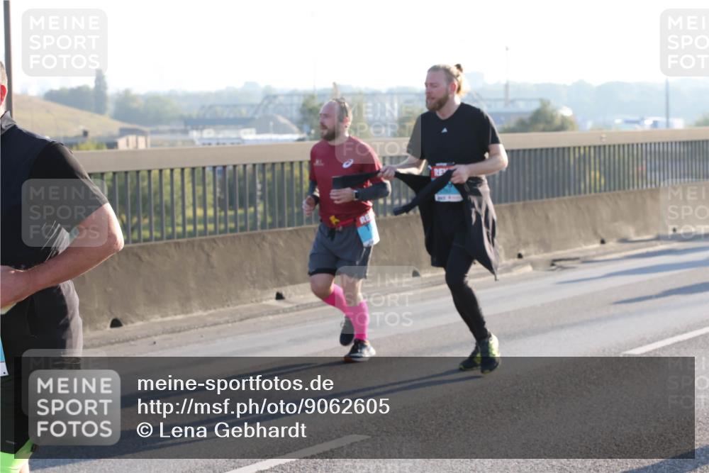 03.10.2025 - Köhlbrandbrückenlauf Lena Gebhardt http://msf.ph/oto/9062605 03.10.2025 09:20:23 Position 1  meine-sportfotos.de