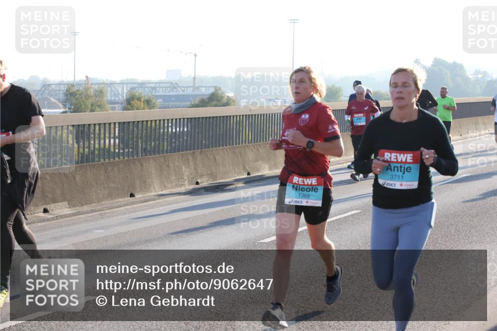 03.10.2025 - Köhlbrandbrückenlauf Lena Gebhardt http://msf.ph/oto/9062647 03.10.2025 09:20:23 Position 1 1363, 3711 meine-sportfotos.de