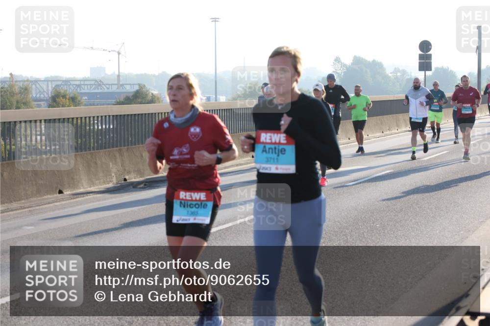 03.10.2025 - Köhlbrandbrückenlauf Lena Gebhardt http://msf.ph/oto/9062655 03.10.2025 09:20:24 Position 1 1363, 3711 meine-sportfotos.de