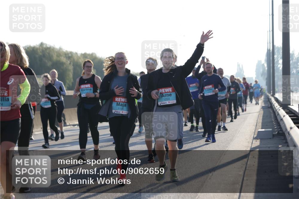03.10.2025 - Köhlbrandbrückenlauf Jannik Wohlers http://msf.ph/oto/9062659 03.10.2025 09:23:44 Position 3 74, 1136, 1254 meine-sportfotos.de