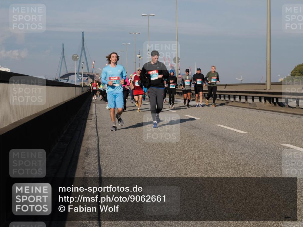 03.10.2025 - Köhlbrandbrückenlauf Fabian Wolf http://msf.ph/oto/9062661 03.10.2025 10:06:21 Position 3 2383 meine-sportfotos.de