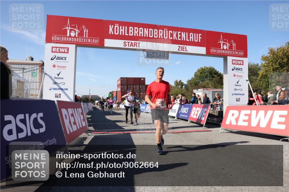 03.10.2025 - Köhlbrandbrückenlauf Lena Gebhardt http://msf.ph/oto/9062664 03.10.2025 13:12:09 Ziel 4176, 4305, 4369, 4468, 4470, 4474, 5644, 5856, 5910, 5911, 5927, 6098, 6121, 6184, 6185 meine-sportfotos.de