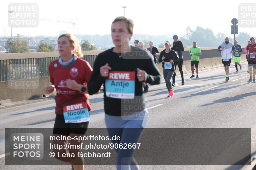 03.10.2025 - Köhlbrandbrückenlauf Lena Gebhardt http://msf.ph/oto/9062667 03.10.2025 09:20:24 Position 1 3711 meine-sportfotos.de