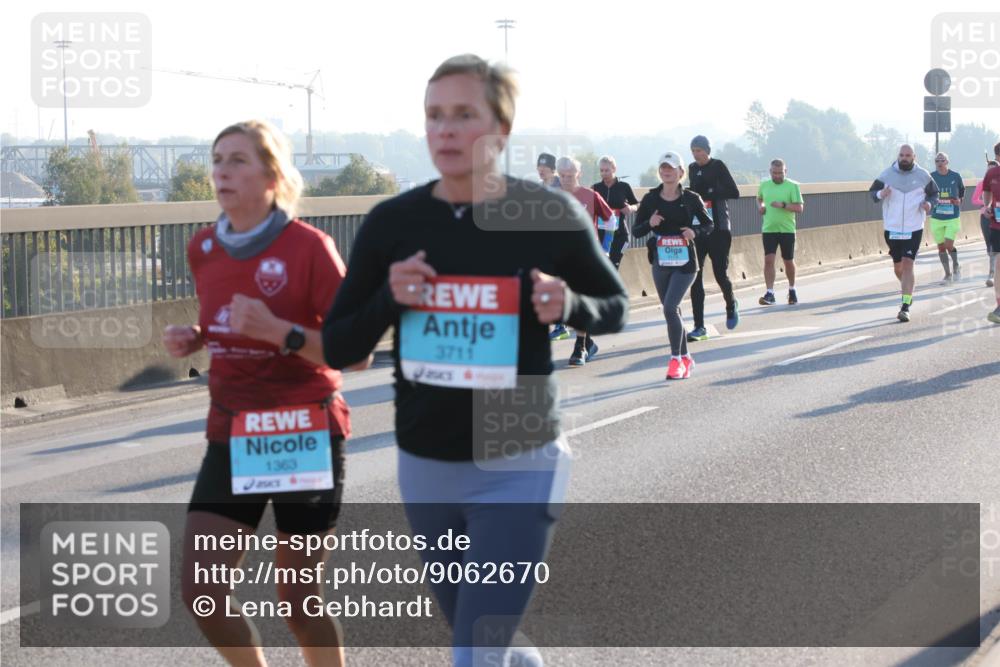 03.10.2025 - Köhlbrandbrückenlauf Lena Gebhardt http://msf.ph/oto/9062670 03.10.2025 09:20:24 Position 1 3711, 1363 meine-sportfotos.de