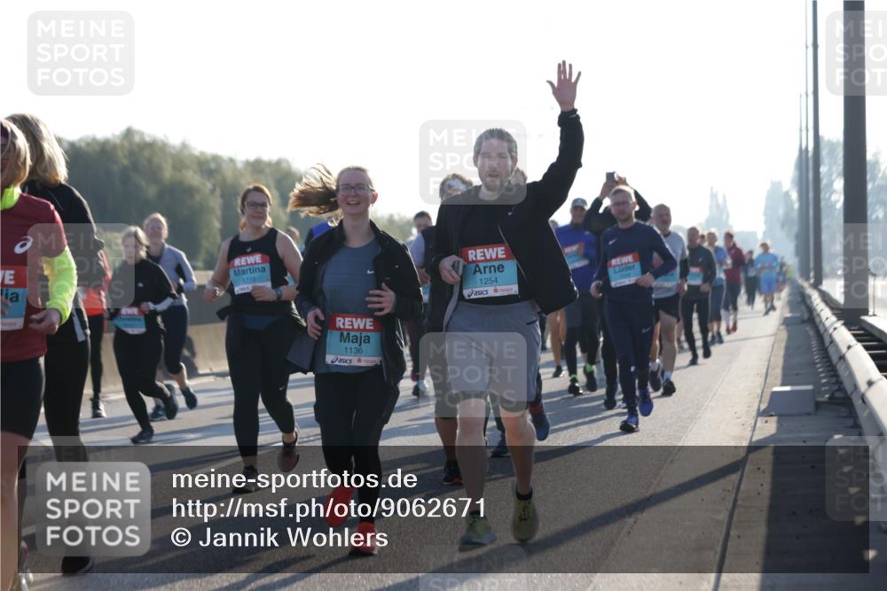 03.10.2025 - Köhlbrandbrückenlauf Jannik Wohlers http://msf.ph/oto/9062671 03.10.2025 09:23:45 Position 3 1728, 1136, 1254 meine-sportfotos.de