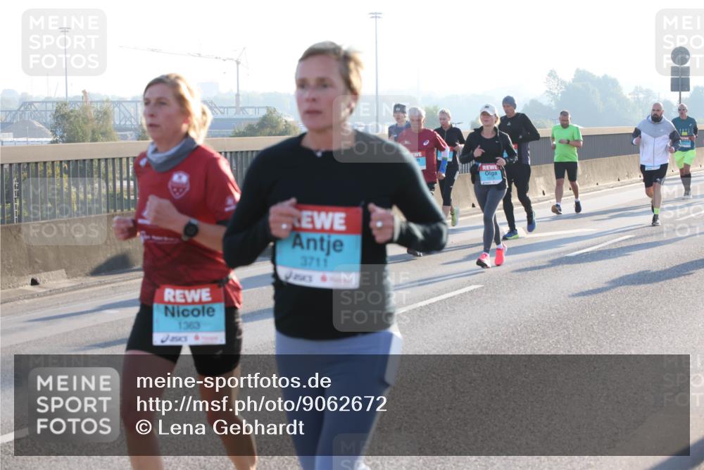 03.10.2025 - Köhlbrandbrückenlauf Lena Gebhardt http://msf.ph/oto/9062672 03.10.2025 09:20:24 Position 1 1363, 3711 meine-sportfotos.de