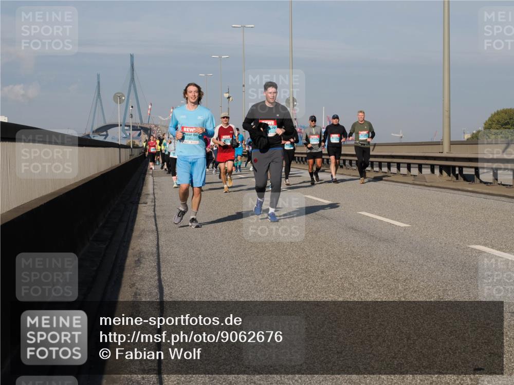 03.10.2025 - Köhlbrandbrückenlauf Fabian Wolf http://msf.ph/oto/9062676 03.10.2025 10:06:21 Position 3 2384 meine-sportfotos.de