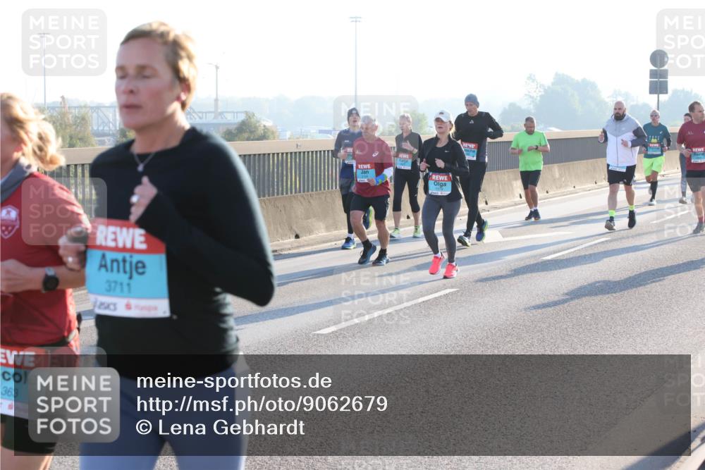 03.10.2025 - Köhlbrandbrückenlauf Lena Gebhardt http://msf.ph/oto/9062679 03.10.2025 09:20:24 Position 1 363, 3711, 2134, 1179 meine-sportfotos.de