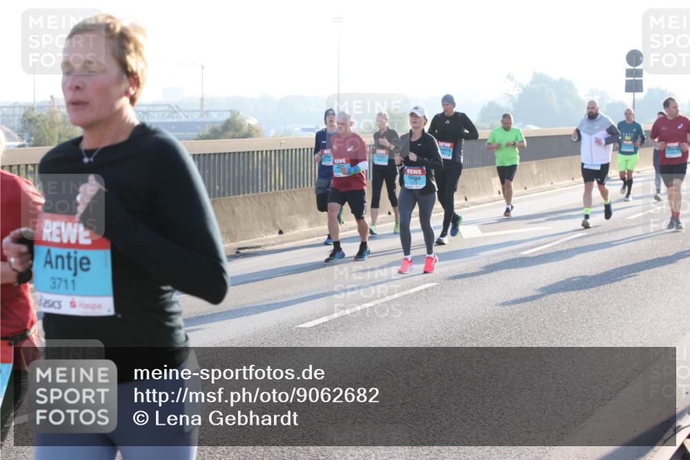 03.10.2025 - Köhlbrandbrückenlauf Lena Gebhardt http://msf.ph/oto/9062682 03.10.2025 09:20:24 Position 1 3711 meine-sportfotos.de