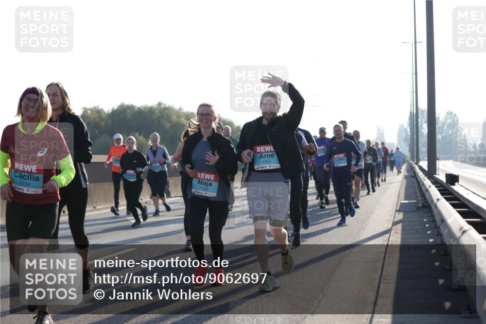 03.10.2025 - Köhlbrandbrückenlauf Jannik Wohlers http://msf.ph/oto/9062697 03.10.2025 09:23:45 Position 3 2174, 1136, 1254 meine-sportfotos.de