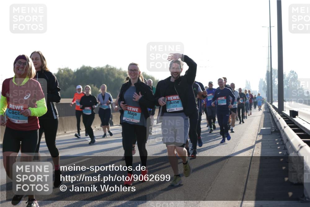 03.10.2025 - Köhlbrandbrückenlauf Jannik Wohlers http://msf.ph/oto/9062699 03.10.2025 09:23:45 Position 3 2174, 1136, 1254 meine-sportfotos.de