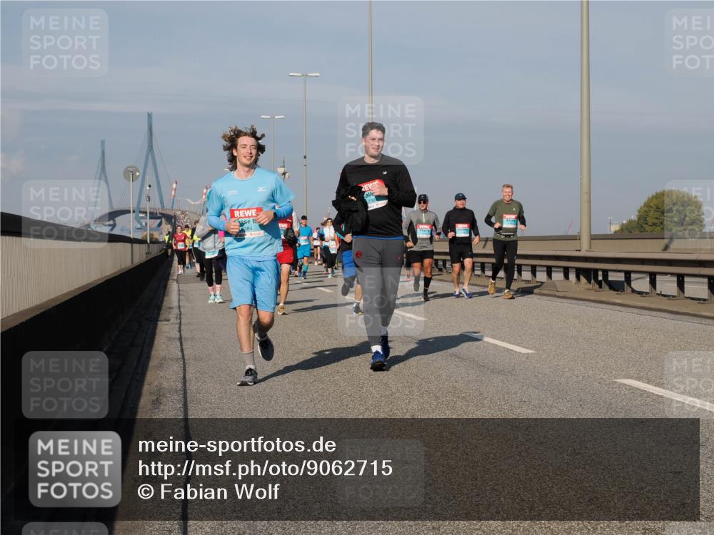 03.10.2025 - Köhlbrandbrückenlauf Fabian Wolf http://msf.ph/oto/9062715 03.10.2025 10:06:22 Position 3 384, 238 meine-sportfotos.de