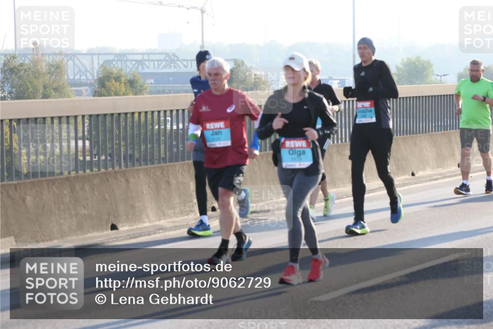 03.10.2025 - Köhlbrandbrückenlauf Lena Gebhardt http://msf.ph/oto/9062729 03.10.2025 09:20:25 Position 1  meine-sportfotos.de