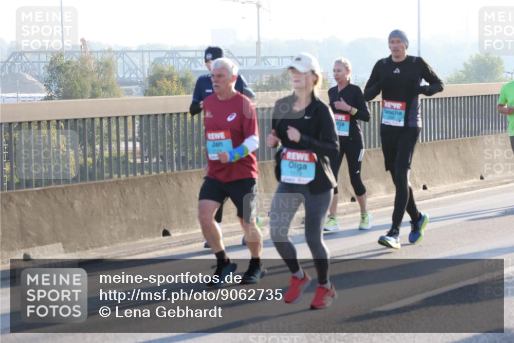 03.10.2025 - Köhlbrandbrückenlauf Lena Gebhardt http://msf.ph/oto/9062735 03.10.2025 09:20:26 Position 1  meine-sportfotos.de