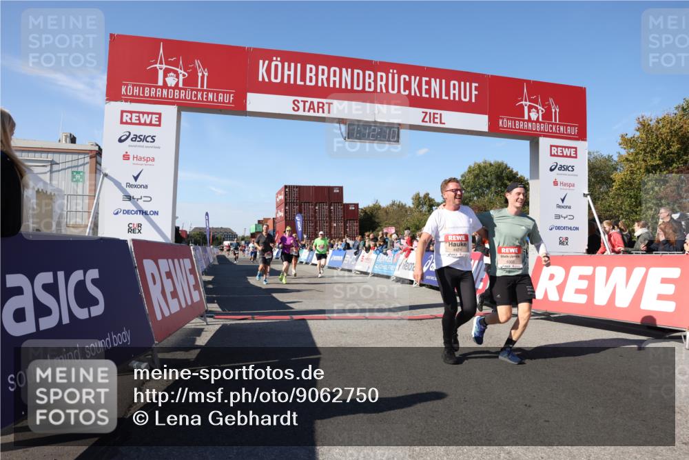 03.10.2025 - Köhlbrandbrückenlauf Lena Gebhardt http://msf.ph/oto/9062750 03.10.2025 13:12:11 Ziel 4176, 4305, 4369, 4468, 4470, 4474, 4656, 5644, 5856, 5927, 6098, 6121, 6184, 6185 meine-sportfotos.de