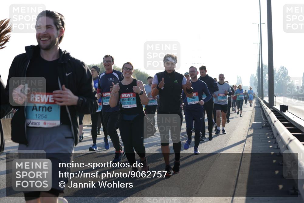 03.10.2025 - Köhlbrandbrückenlauf Jannik Wohlers http://msf.ph/oto/9062757 03.10.2025 09:23:47 Position 3 1254, 3145, 1728, 2509 meine-sportfotos.de