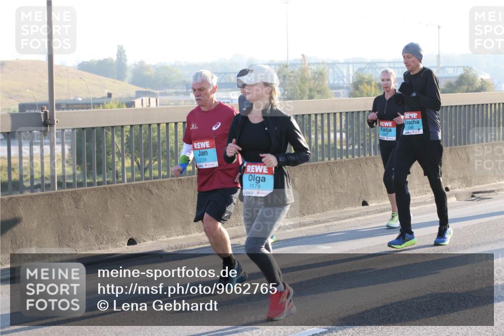 03.10.2025 - Köhlbrandbrückenlauf Lena Gebhardt http://msf.ph/oto/9062765 03.10.2025 09:20:27 Position 1 2134, 1179, 3380, 1627 meine-sportfotos.de