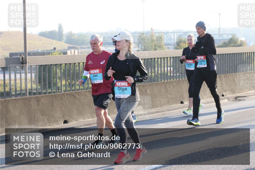 03.10.2025 - Köhlbrandbrückenlauf Lena Gebhardt http://msf.ph/oto/9062773 03.10.2025 09:20:27 Position 1 2134, 1179, 3380, 1627 meine-sportfotos.de