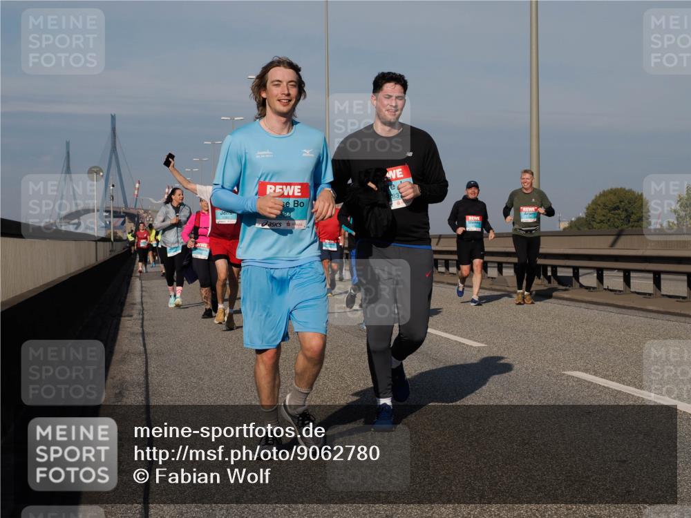 03.10.2025 - Köhlbrandbrückenlauf Fabian Wolf http://msf.ph/oto/9062780 03.10.2025 10:06:24 Position 3 03, 10, 2382, 84, 83 meine-sportfotos.de