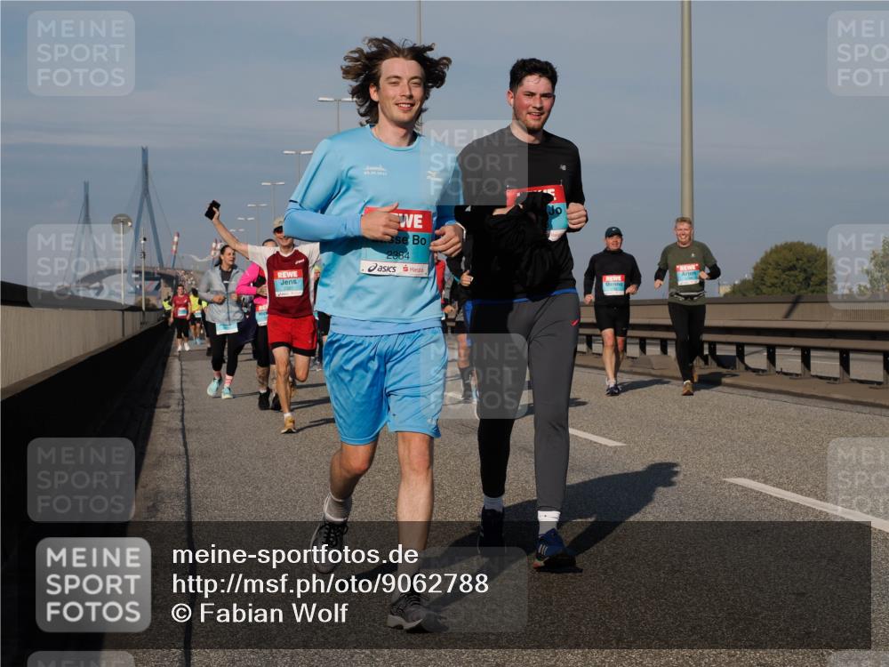 03.10.2025 - Köhlbrandbrückenlauf Fabian Wolf http://msf.ph/oto/9062788 03.10.2025 10:06:24 Position 3 03, 10, 2015, 2384 meine-sportfotos.de
