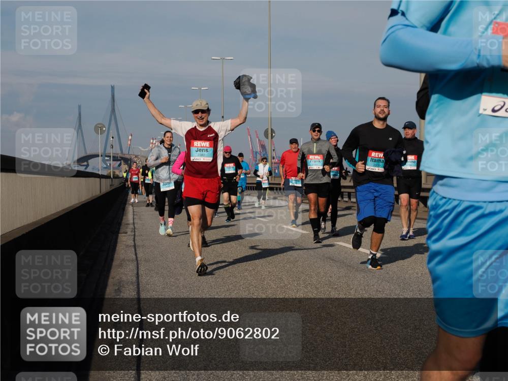 03.10.2025 - Köhlbrandbrückenlauf Fabian Wolf http://msf.ph/oto/9062802 03.10.2025 10:06:25 Position 3 2382, 2239 meine-sportfotos.de
