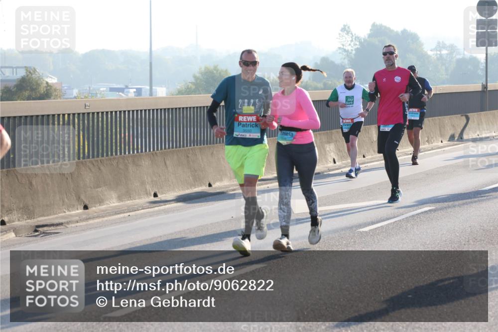 03.10.2025 - Köhlbrandbrückenlauf Lena Gebhardt http://msf.ph/oto/9062822 03.10.2025 09:20:29 Position 1 2, 025, 3550 meine-sportfotos.de