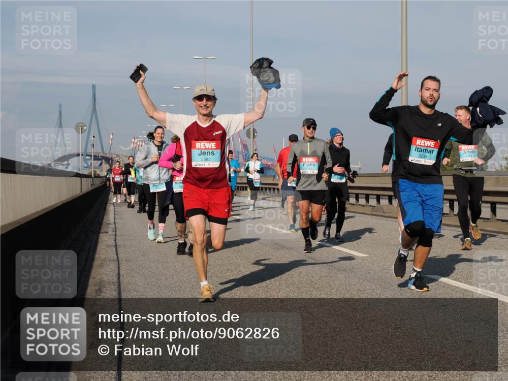 03.10.2025 - Köhlbrandbrückenlauf Fabian Wolf http://msf.ph/oto/9062826 03.10.2025 10:06:26 Position 3 2239, 2382, 150, 2784 meine-sportfotos.de