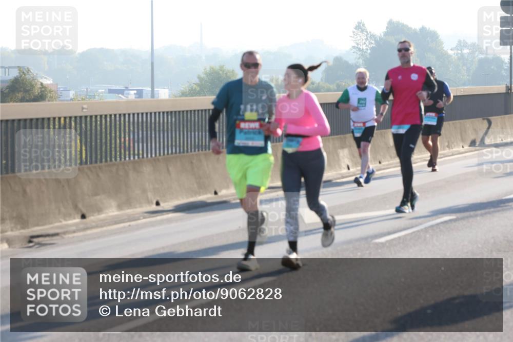 03.10.2025 - Köhlbrandbrückenlauf Lena Gebhardt http://msf.ph/oto/9062828 03.10.2025 09:20:29 Position 1  meine-sportfotos.de