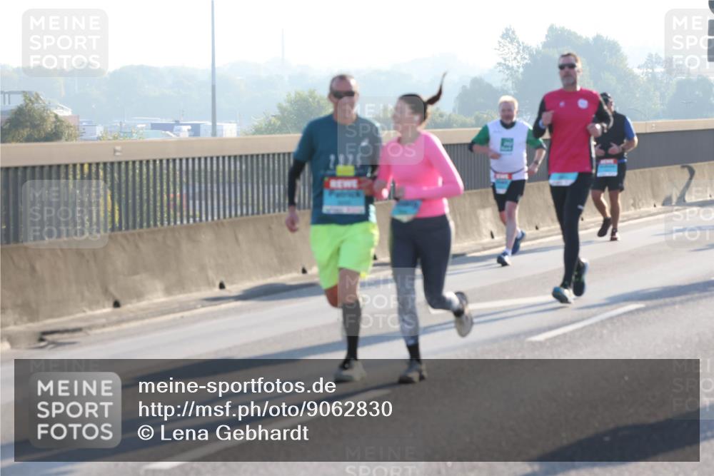 03.10.2025 - Köhlbrandbrückenlauf Lena Gebhardt http://msf.ph/oto/9062830 03.10.2025 09:20:29 Position 1  meine-sportfotos.de