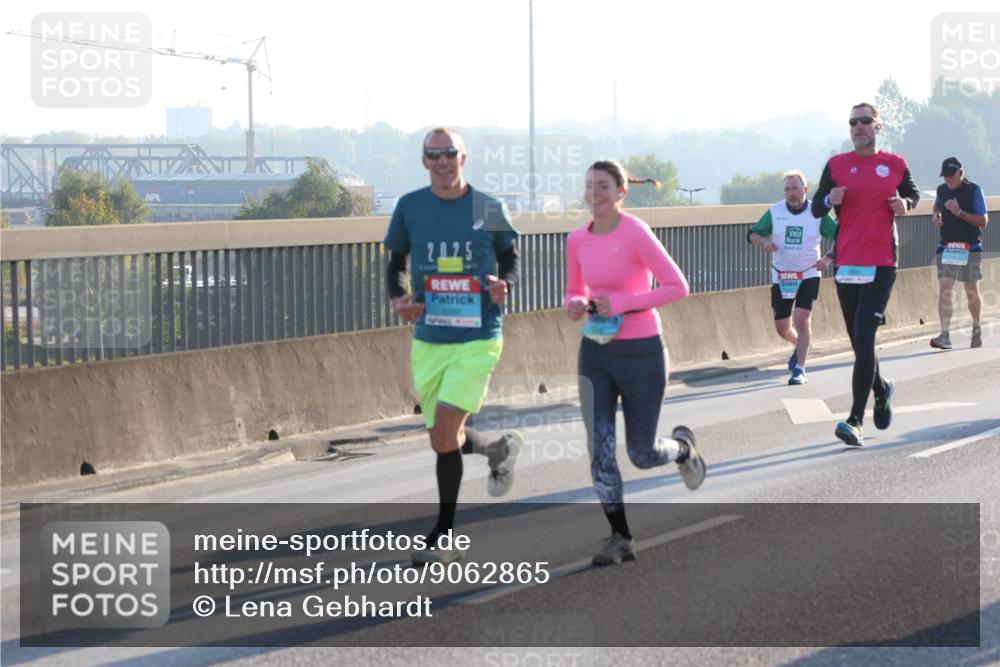 03.10.2025 - Köhlbrandbrückenlauf Lena Gebhardt http://msf.ph/oto/9062865 03.10.2025 09:20:30 Position 1 2025 meine-sportfotos.de