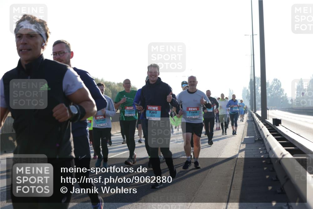 03.10.2025 - Köhlbrandbrückenlauf Jannik Wohlers http://msf.ph/oto/9062880 03.10.2025 09:23:49 Position 3 2624, 1704 meine-sportfotos.de