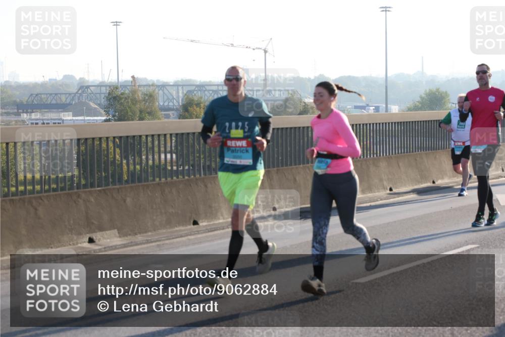 03.10.2025 - Köhlbrandbrückenlauf Lena Gebhardt http://msf.ph/oto/9062884 03.10.2025 09:20:30 Position 1 2025 meine-sportfotos.de