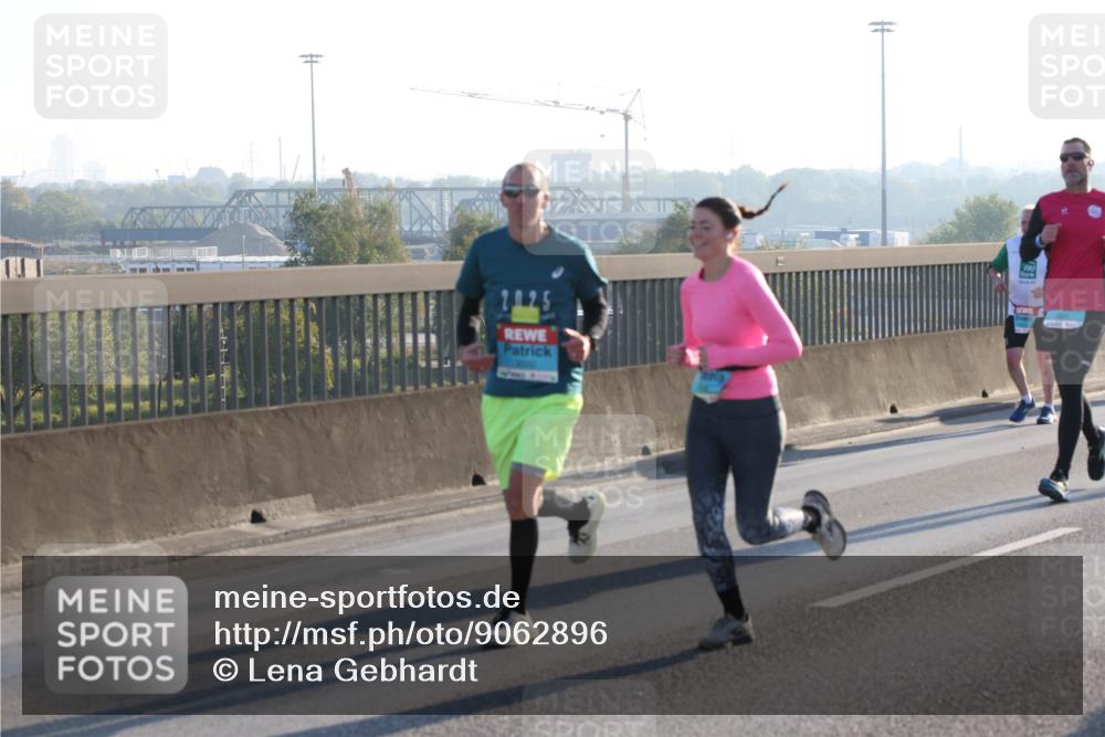 03.10.2025 - Köhlbrandbrückenlauf Lena Gebhardt http://msf.ph/oto/9062896 03.10.2025 09:20:30 Position 1 2025 meine-sportfotos.de