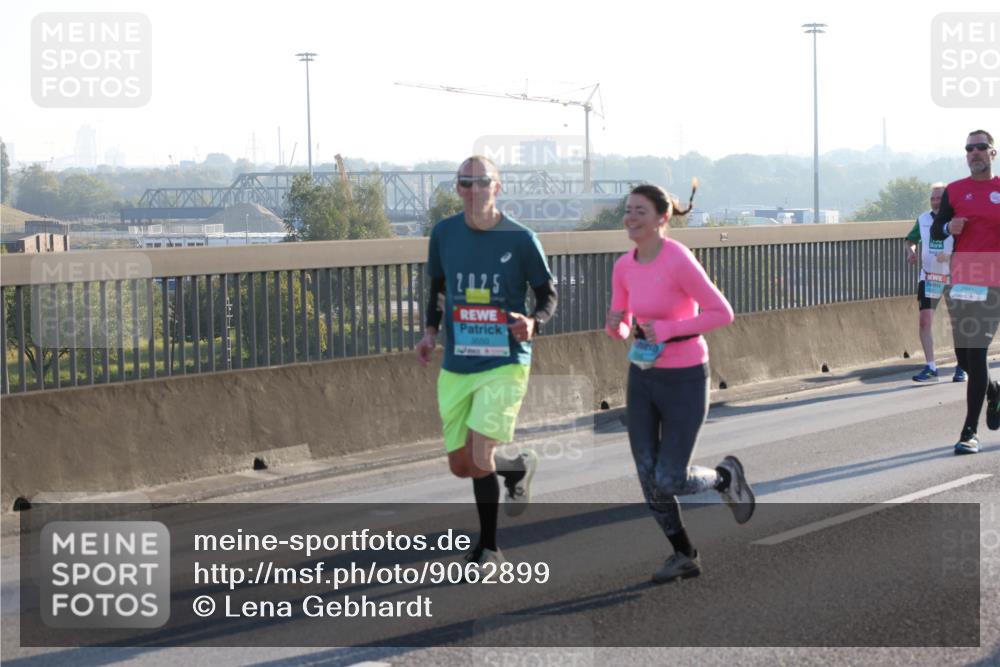 03.10.2025 - Köhlbrandbrückenlauf Lena Gebhardt http://msf.ph/oto/9062899 03.10.2025 09:20:30 Position 1 0, 2025 meine-sportfotos.de