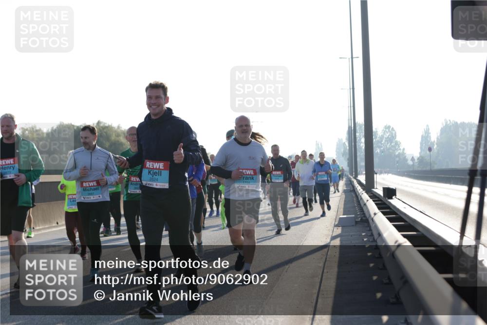 03.10.2025 - Köhlbrandbrückenlauf Jannik Wohlers http://msf.ph/oto/9062902 03.10.2025 09:23:50 Position 3 2873, 31, 1704, 2624 meine-sportfotos.de