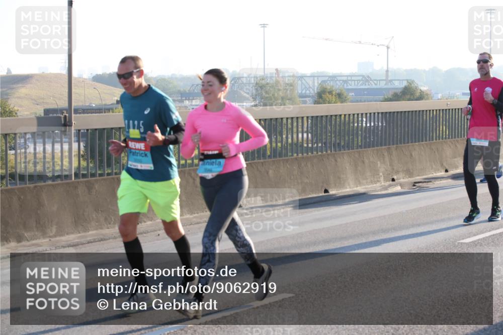 03.10.2025 - Köhlbrandbrückenlauf Lena Gebhardt http://msf.ph/oto/9062919 03.10.2025 09:20:31 Position 1  meine-sportfotos.de