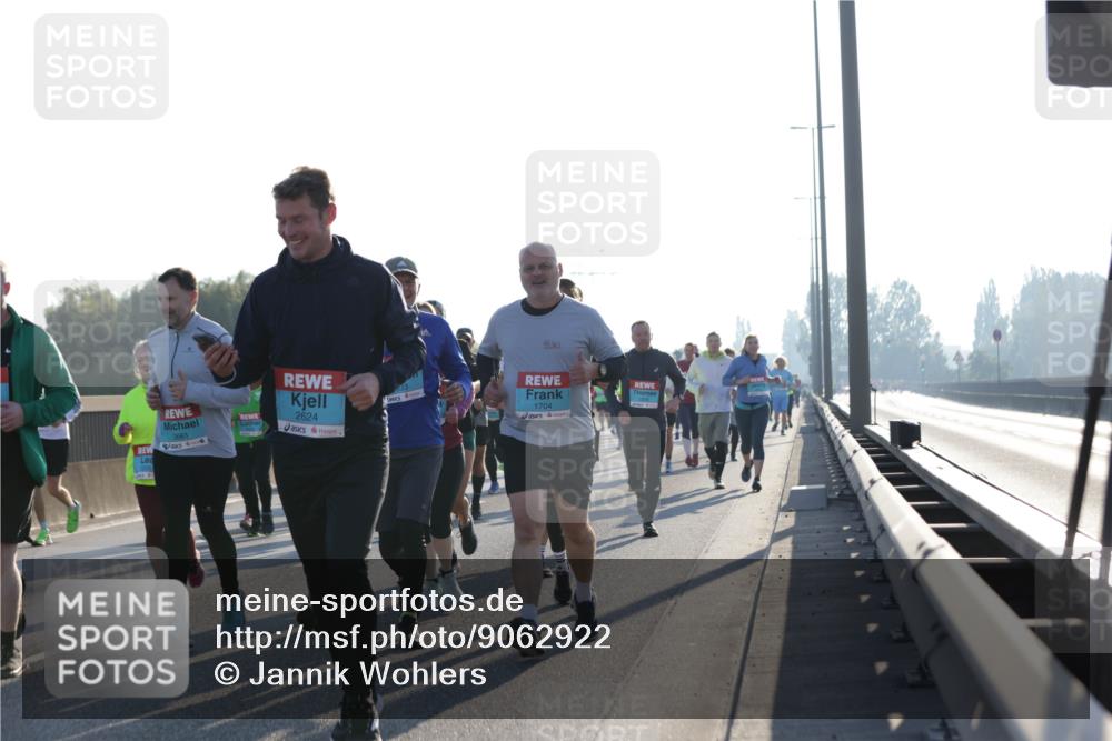 03.10.2025 - Köhlbrandbrückenlauf Jannik Wohlers http://msf.ph/oto/9062922 03.10.2025 09:23:50 Position 3 3661, 2624, 1704 meine-sportfotos.de