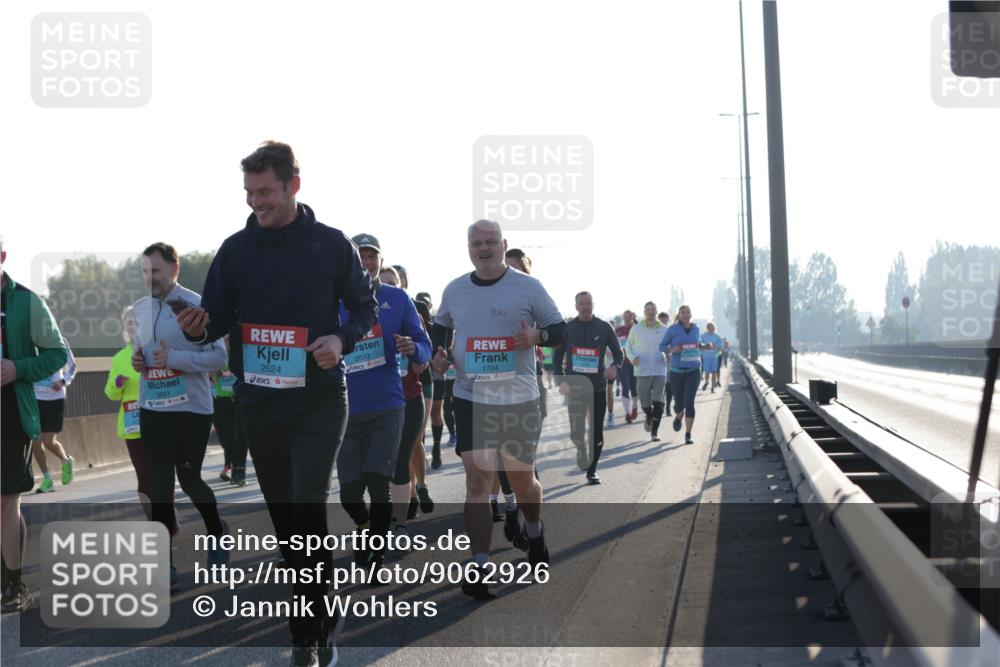 03.10.2025 - Köhlbrandbrückenlauf Jannik Wohlers http://msf.ph/oto/9062926 03.10.2025 09:23:50 Position 3 2624, 2633, 1704 meine-sportfotos.de