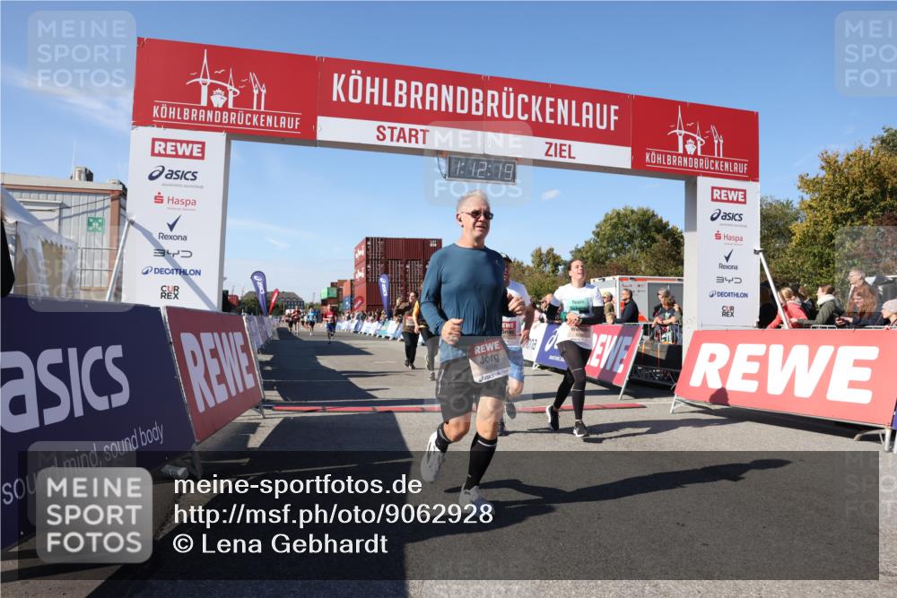 03.10.2025 - Köhlbrandbrückenlauf Lena Gebhardt http://msf.ph/oto/9062928 03.10.2025 13:12:19 Ziel 4266, 4305, 4369, 4470, 4474, 4656, 4908, 5062, 5644, 6098, 6121, 6185, 6565, 6566 meine-sportfotos.de