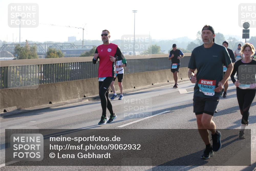 03.10.2025 - Köhlbrandbrückenlauf Lena Gebhardt http://msf.ph/oto/9062932 03.10.2025 09:20:32 Position 1 2941, 1501, 3168 meine-sportfotos.de